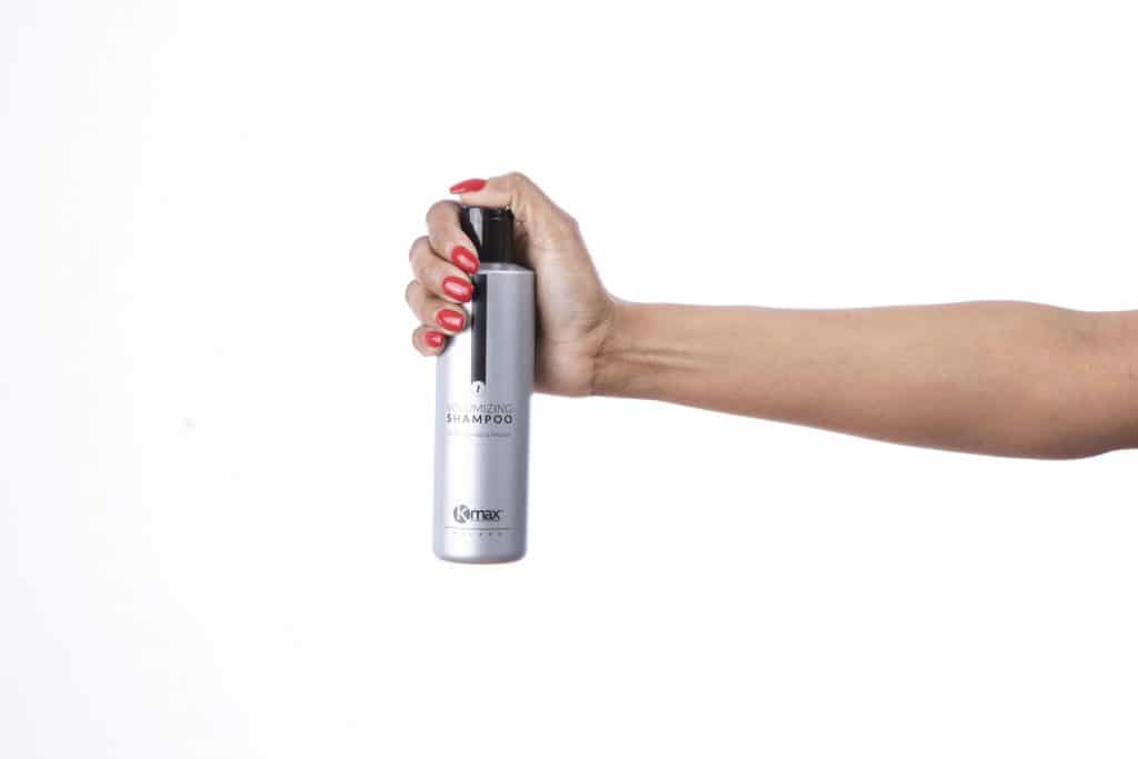 Champú voluminizador: Kmax Volumizing Shampoo
